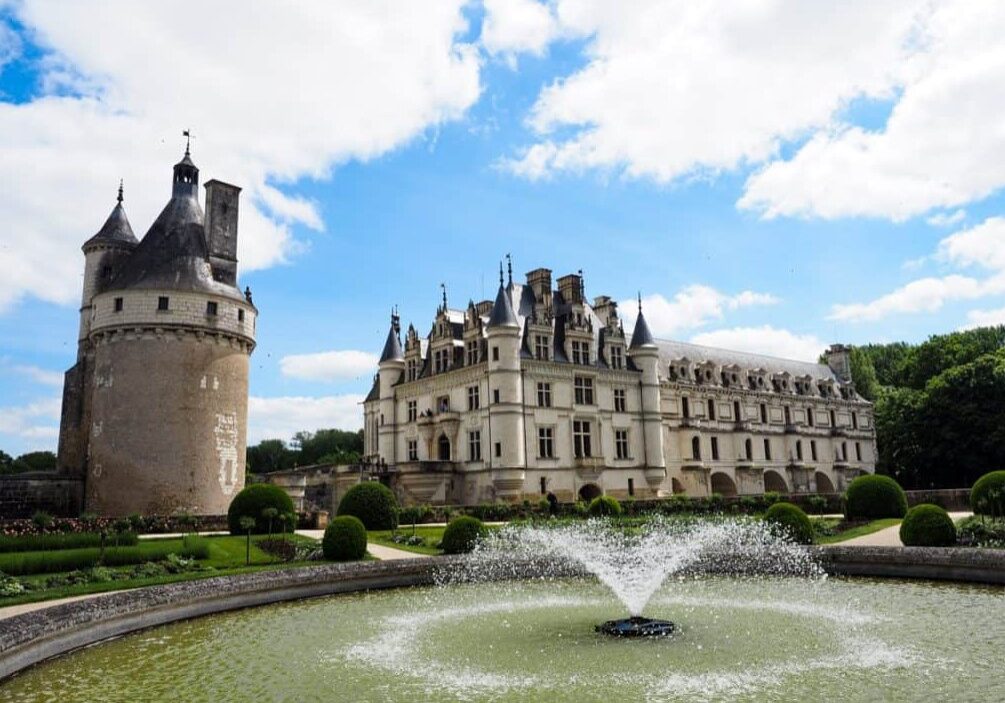 Chateau de chenonceau fountain Chateau de chenonceau fountain